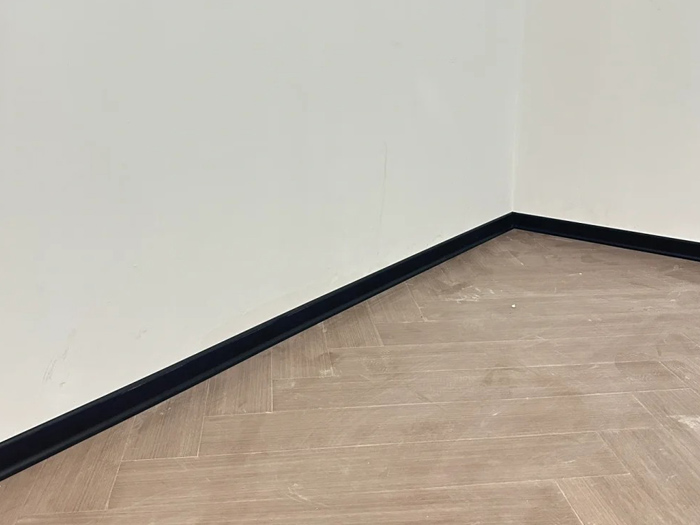 铝合金踢脚线的安装方法